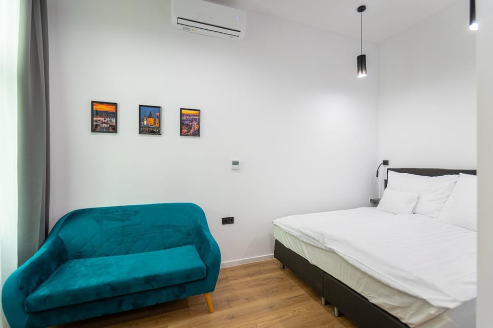 Bed, Photo of the whole room, Seating area, Bedroom, air conditioner