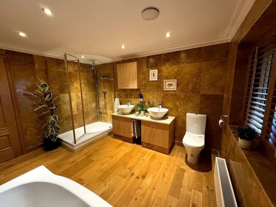 Luxury House on Private Estate with Hot tub and Play Barn House in North Dorset District
