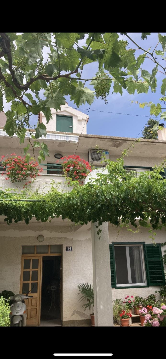 Giovani Apartment in Murter