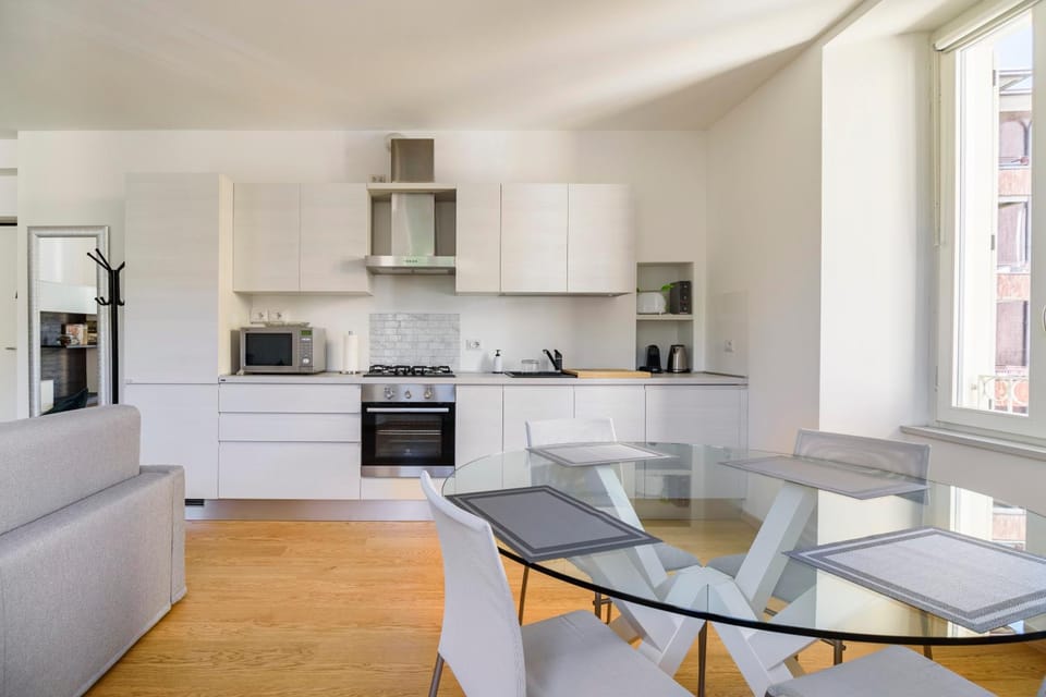 Kitchen or kitchenette, Dining area, dishwasher, oven, toaster