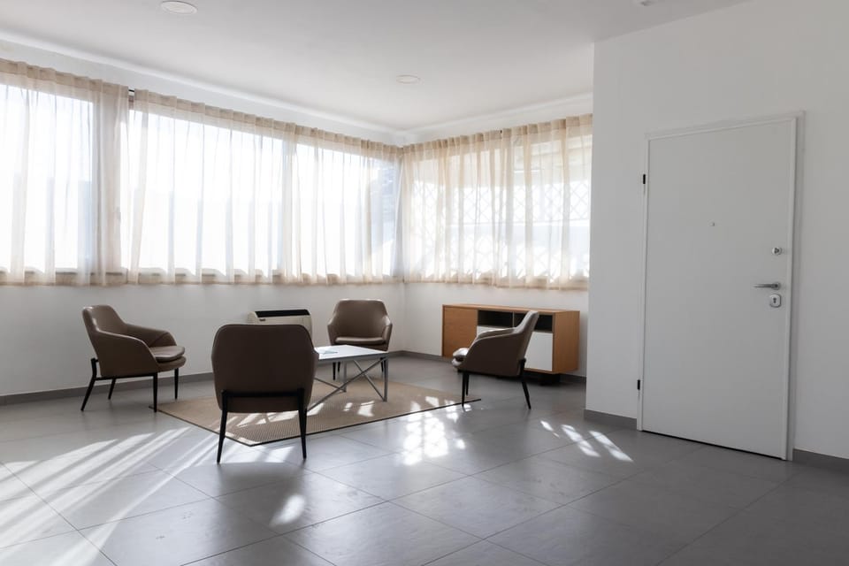 Communal lounge/ TV room, Seating area, air conditioner
