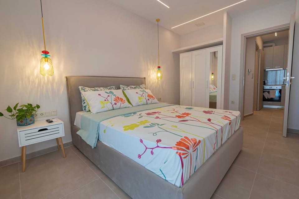 Bed, TV and multimedia, Bedroom, wardrobe