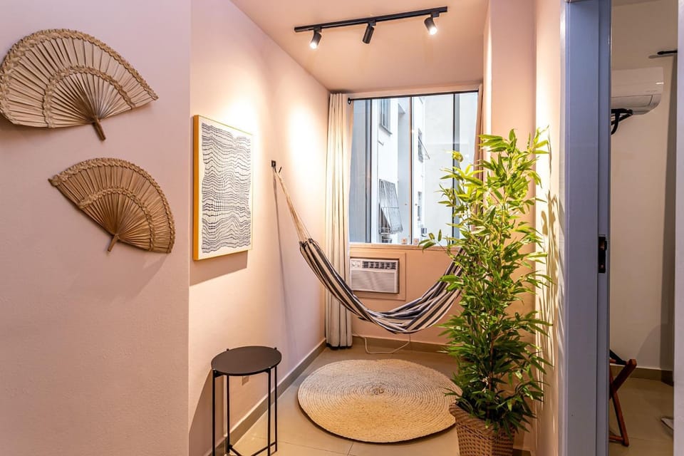 Newly renovated 200 m from the beach | NSC 479/206 Apartment in Rio de Janeiro
