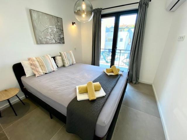 Spacious, Newly Renovated, Pula Rooftop Apartment with Marina Views Apartment in Pula