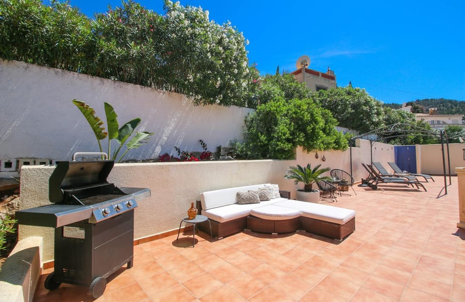 Natural landscape, View (from property/room), Balcony/Terrace, Pool view, Swimming pool, sunbed