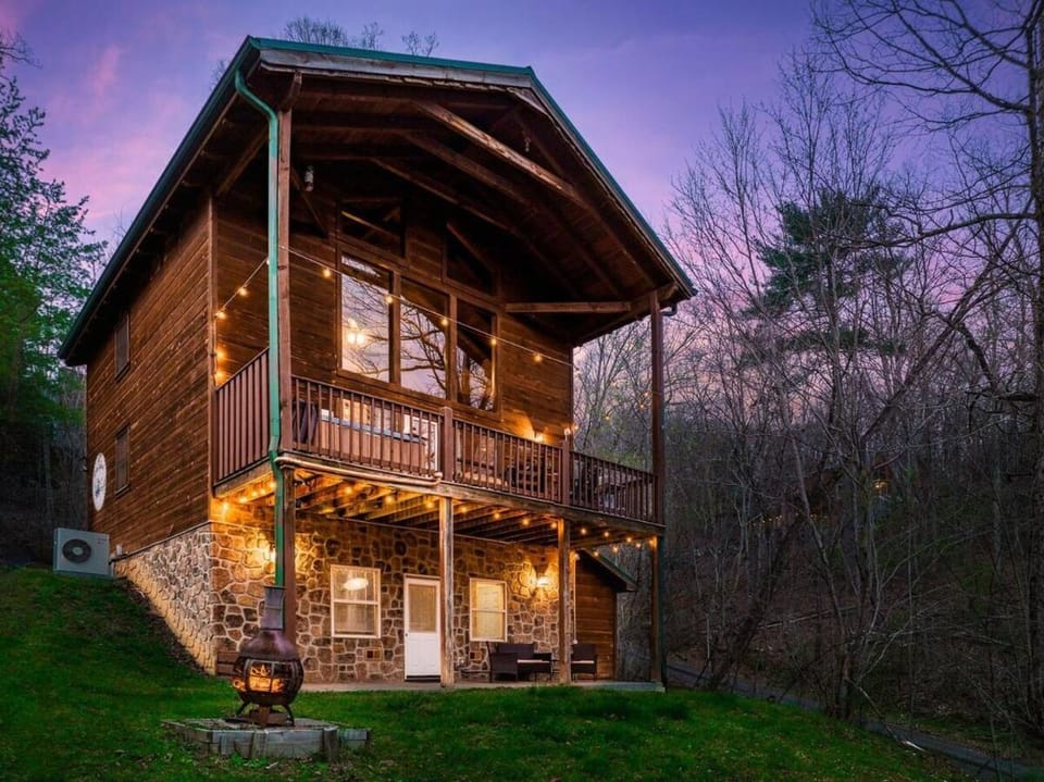 Luxury Honeymoon Cabin with Private Indoor Pool, Arcade, Hot Tub & Movie Theater Cabin in Sevier County