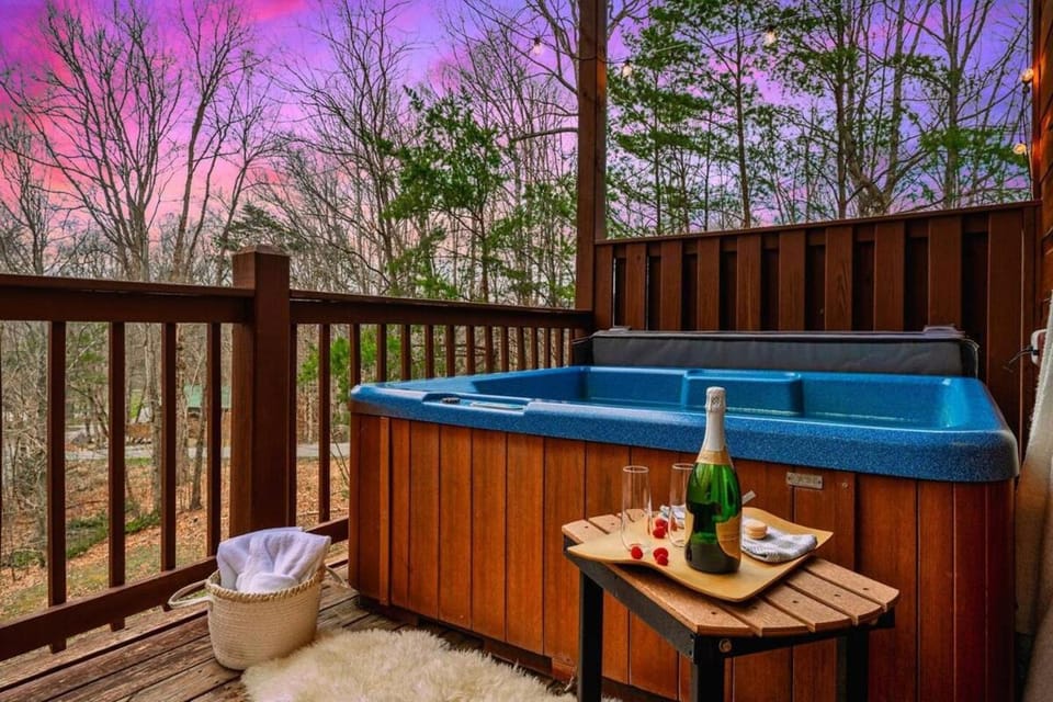 Luxury Honeymoon Cabin with Private Indoor Pool, Arcade, Hot Tub & Movie Theater Cabin in Sevier County
