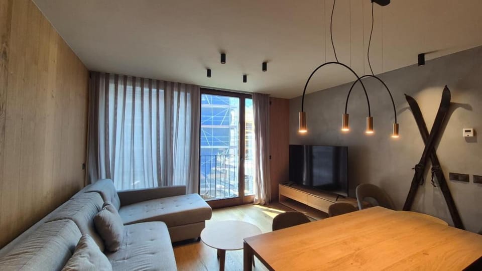 Communal lounge/ TV room, TV and multimedia, Living room, Dining area