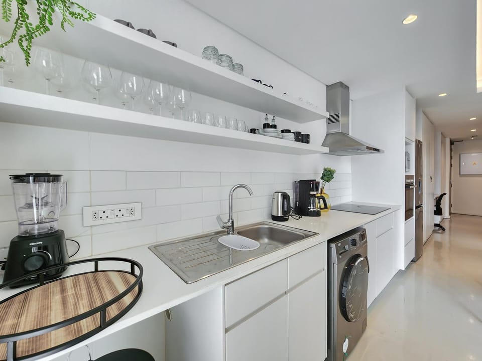 Elegant minimalist apartment in vibrant Woodstock Apartment in Cape Town