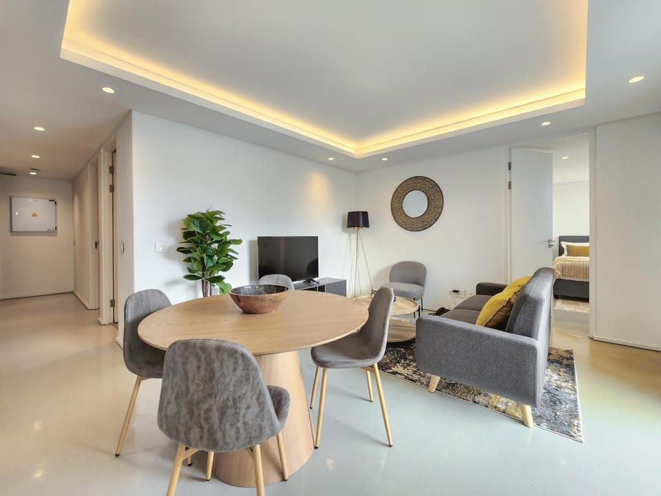 Elegant minimalist apartment in vibrant Woodstock Apartment in Cape Town