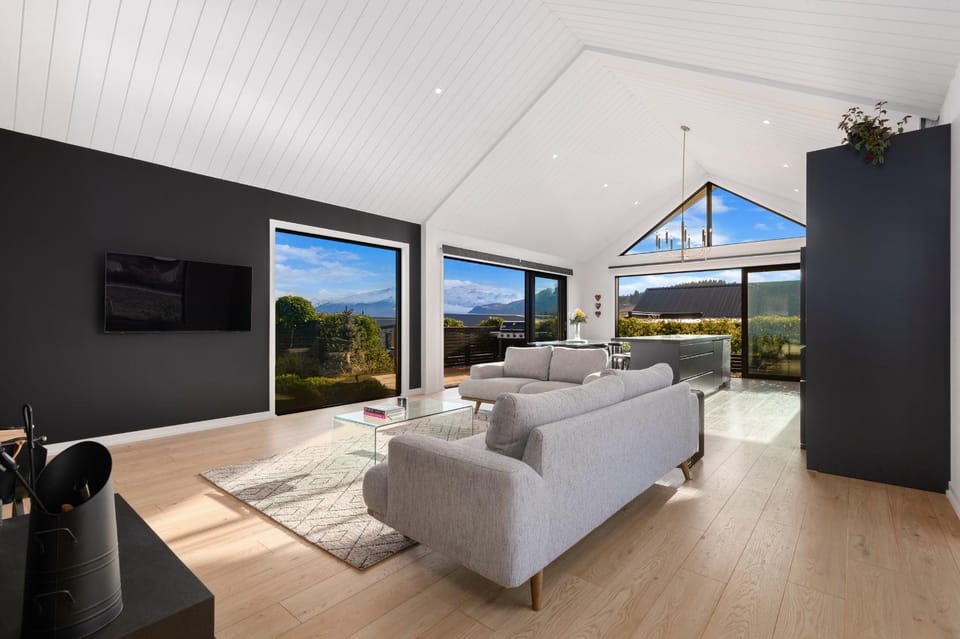TV and multimedia, View (from property/room), Balcony/Terrace, Living room, Seating area