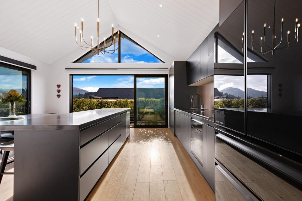Natural landscape, Kitchen or kitchenette, Dining area, Mountain view, oven, stove