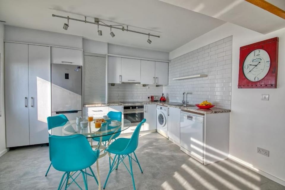 Limassol Molos Hawaii Royal - Front-line 2 bedroom Apartment in Limassol City