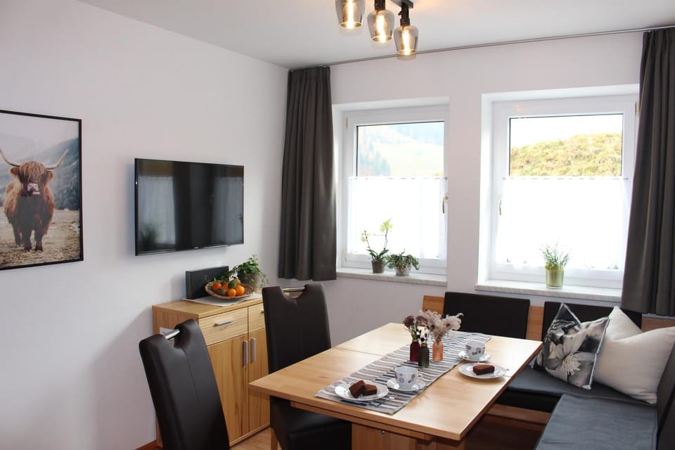 TV and multimedia, Dining area
