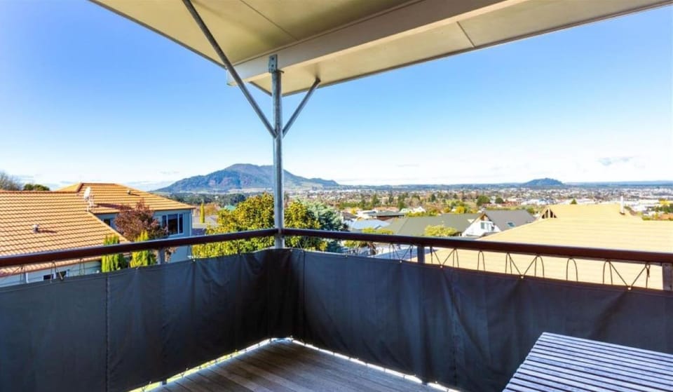 Balcony/Terrace, Mountain view, Mountain view