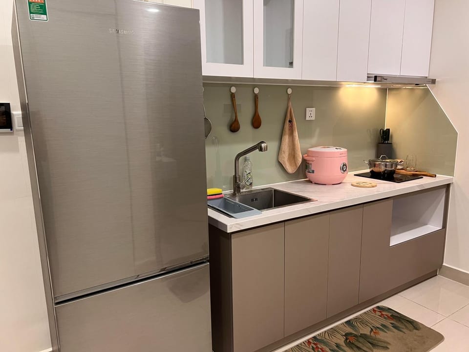 Kitchen or kitchenette, minibar, oven