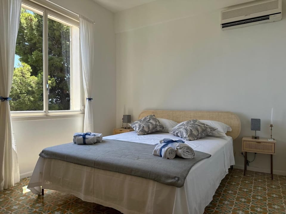 Bed, Photo of the whole room, Bedroom, towels, air conditioner