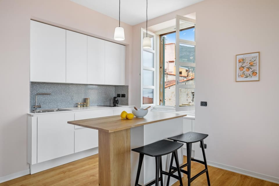 Le Saint Michel,dernier étage, vieux Menton, zone piétonne Apartment in Menton
