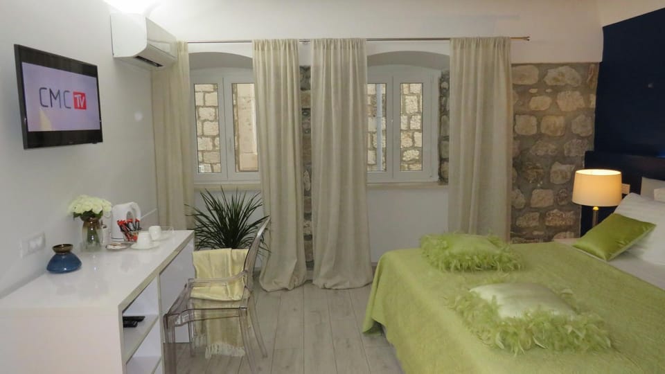 Seating area, Bedroom
