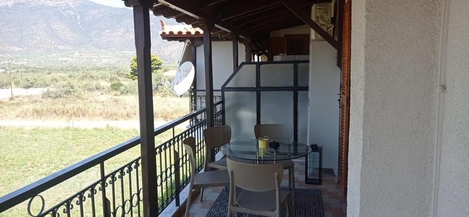 Patio, Day, Natural landscape, Balcony/Terrace