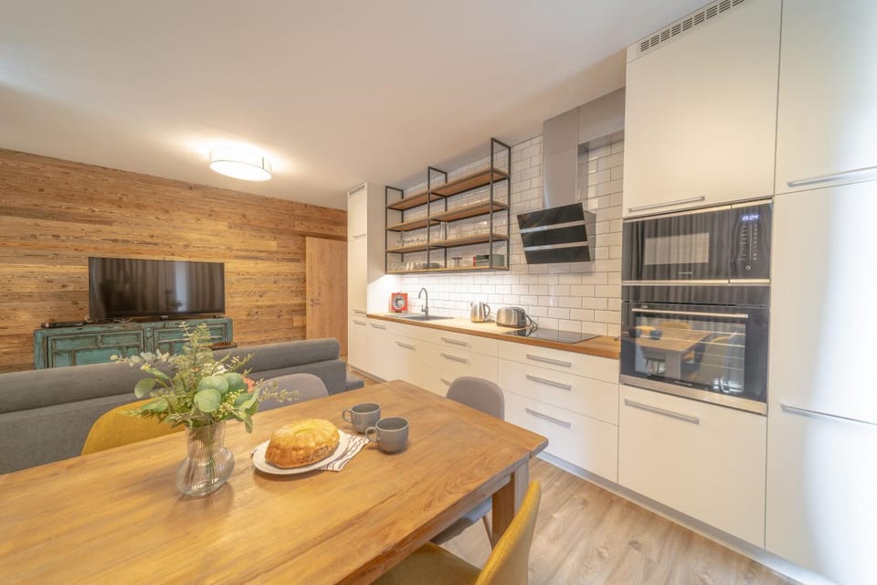 TV and multimedia, Kitchen or kitchenette, dishwasher, oven, stove