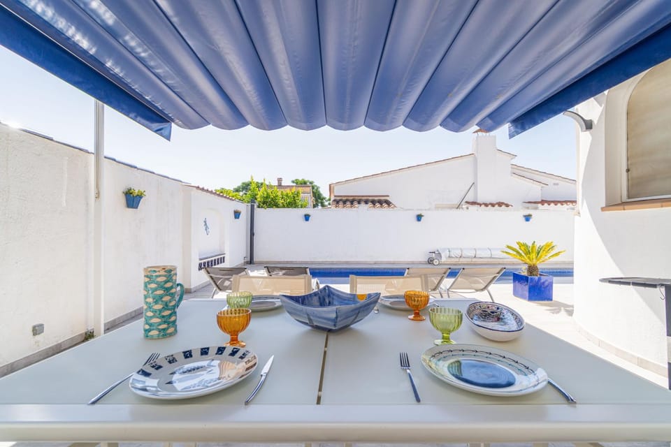 Villa Blue private swimming pool Villa in Alt Empordà