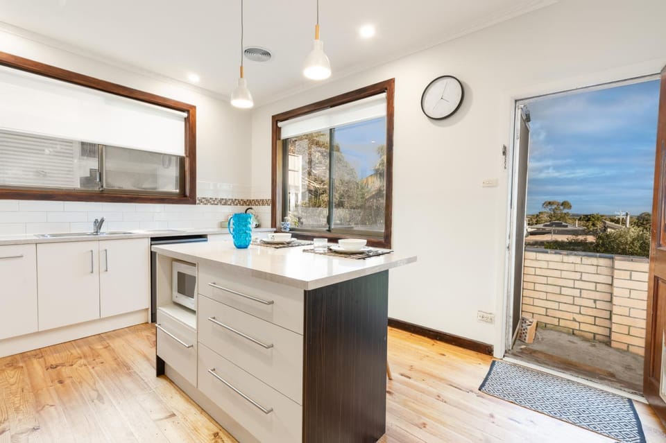 Gorgeous Sunset View, Pet Friendly with Huge Yard House in Ocean Grove