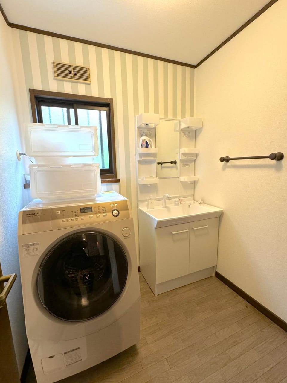 Bathroom, washing machine