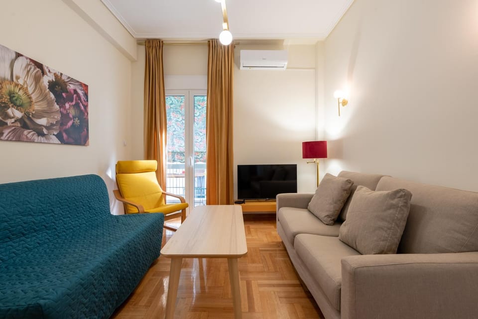 TV and multimedia, Living room, Seating area, air conditioner