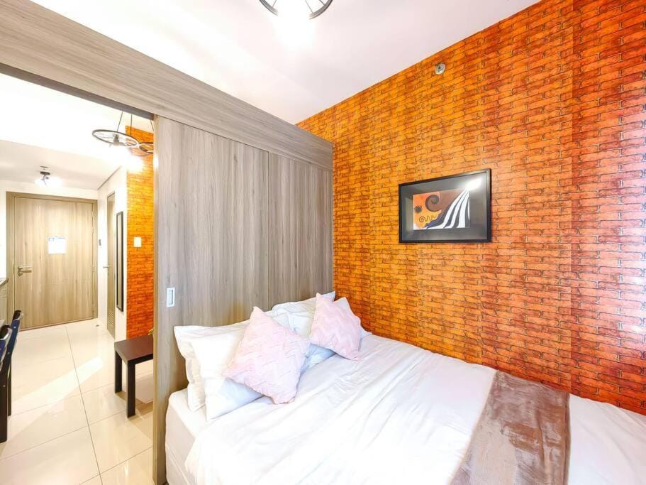 1BR Condotel with Balcony at FAME Residences #FM04 Apartment in Mandaluyong