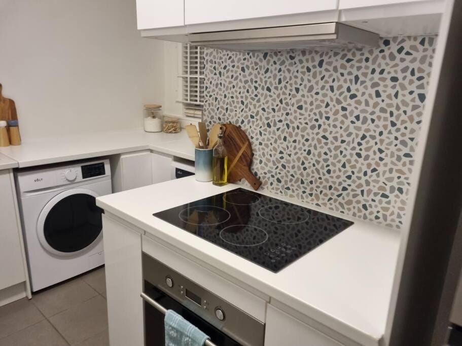 Kitchen or kitchenette, stove, washing machine, dryer
