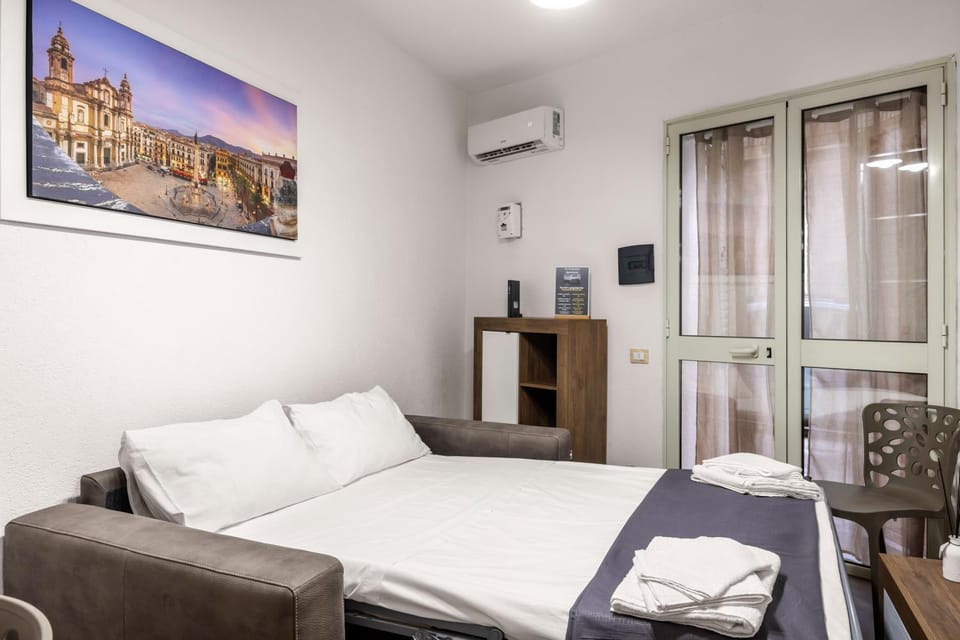 Living room, air conditioner