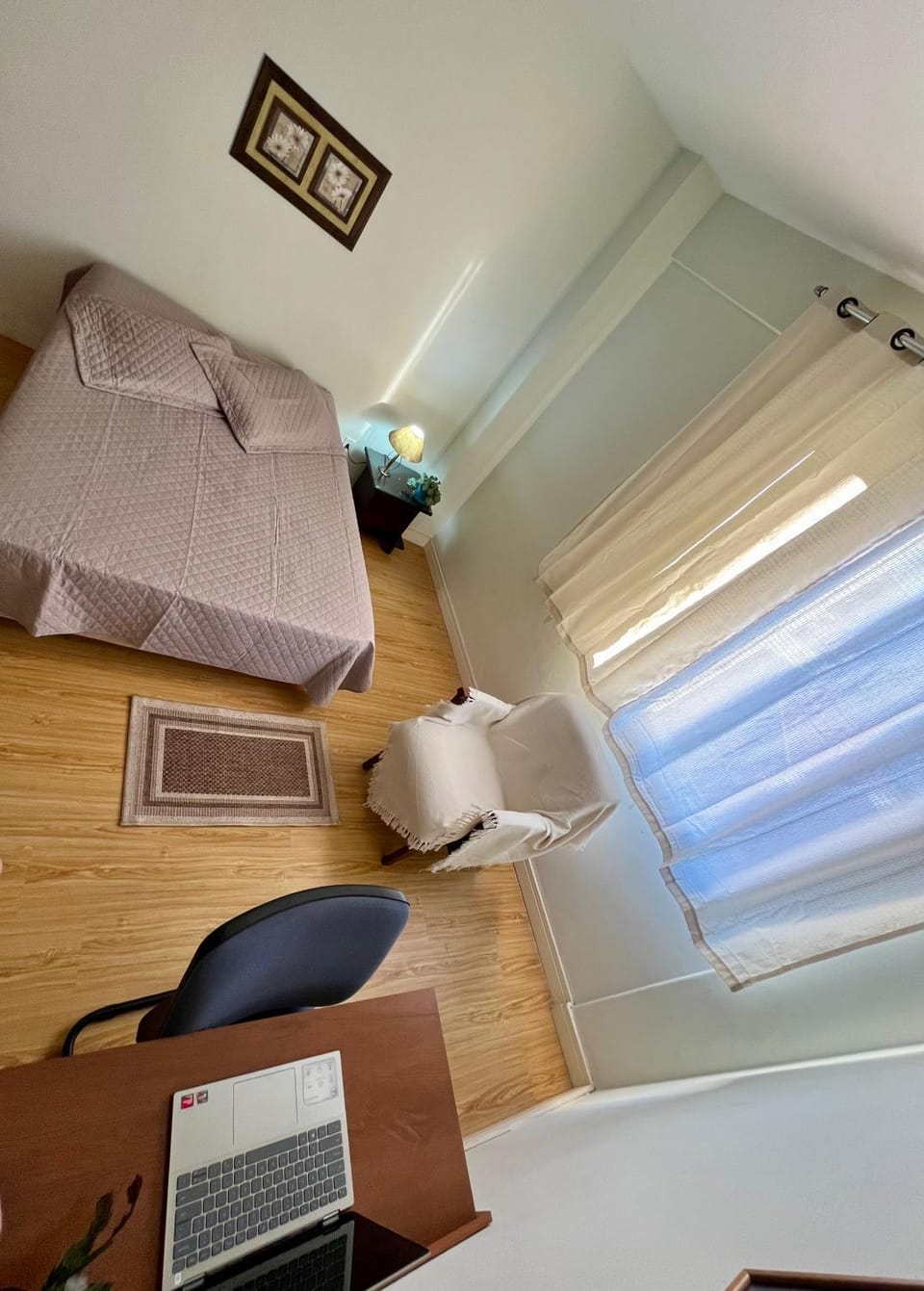 Bed, Photo of the whole room, Seating area, Bedroom