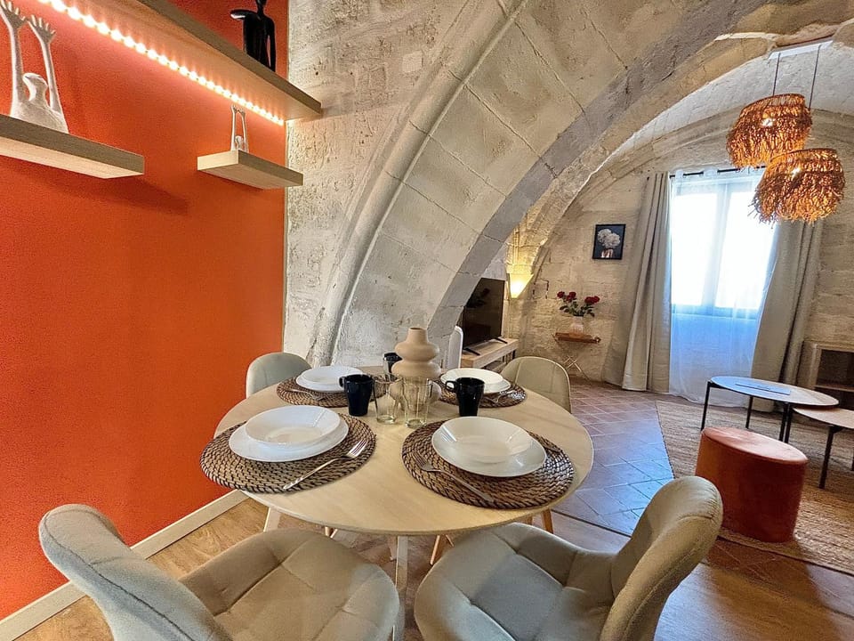 Joli appartement voûté dans le centre ville Apartment in Avignon