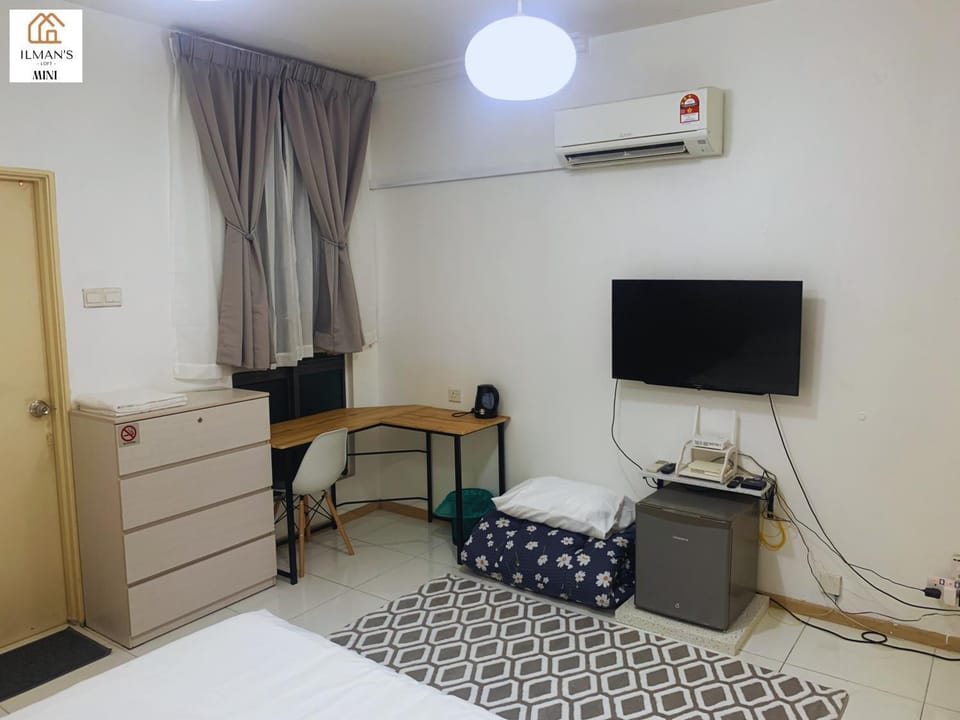 Bed, TV and multimedia, Bedroom