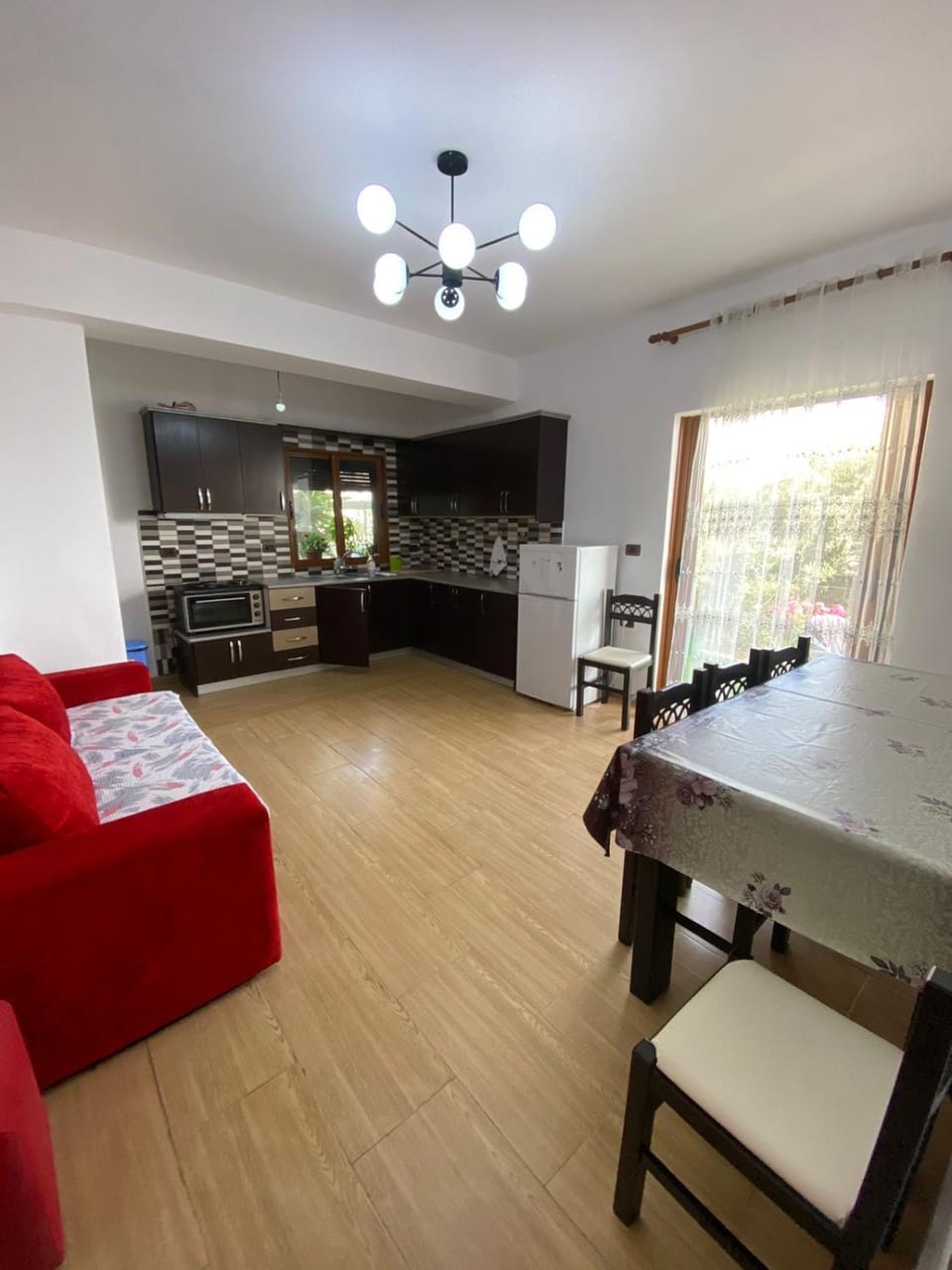 Home Laura Apartment in Sarandë