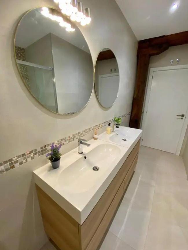 HabitacióN en apartamento con zonas comunes compartida HP Vacation rental in Bilbao