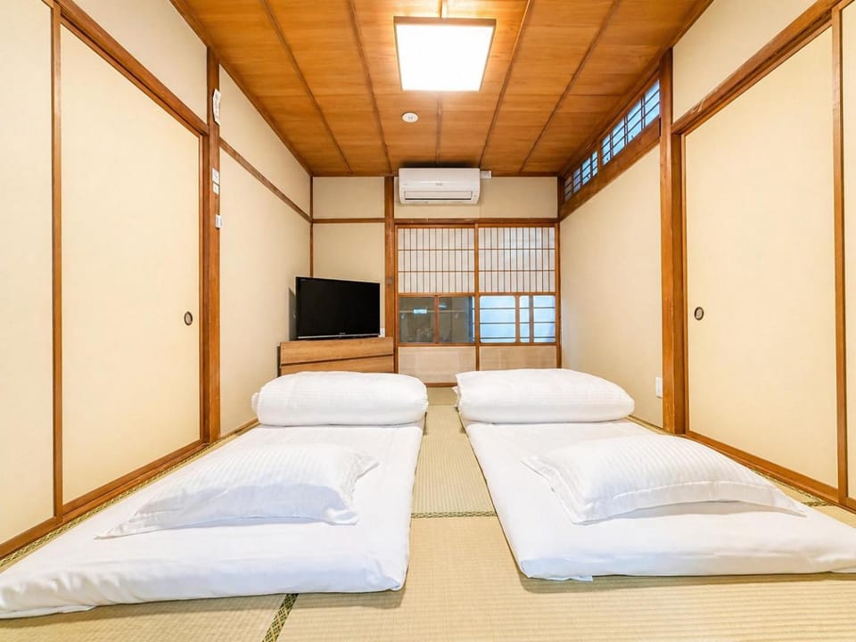 TV and multimedia, Photo of the whole room, air conditioner