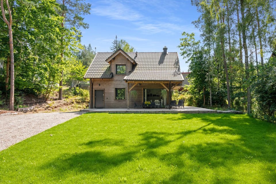 Property building, Spring, Day, Natural landscape, Garden, Garden view