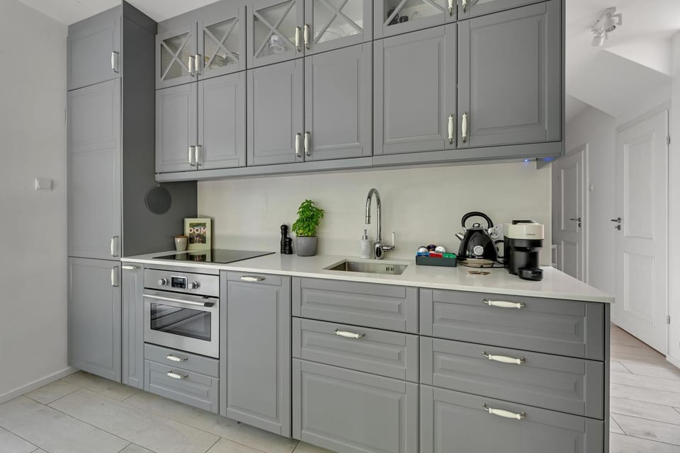 Coffee/tea facilities, Kitchen or kitchenette, dishwasher, stove