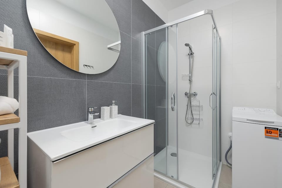 Shower, Bathroom, towels