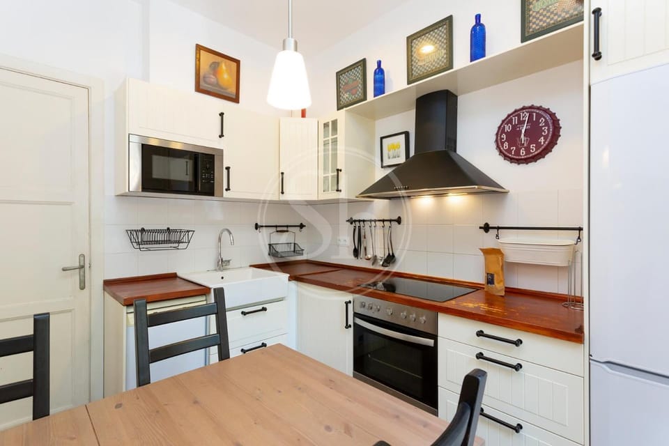 Kitchen or kitchenette, Dining area, dishwasher, oven, stove