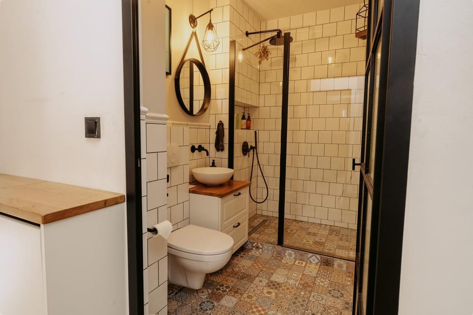 Shower, Toilet, Bathroom, bidet, towels