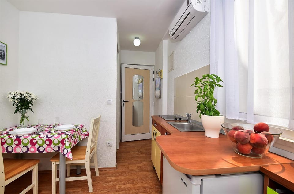 Kitchen or kitchenette, Living room, Dining area