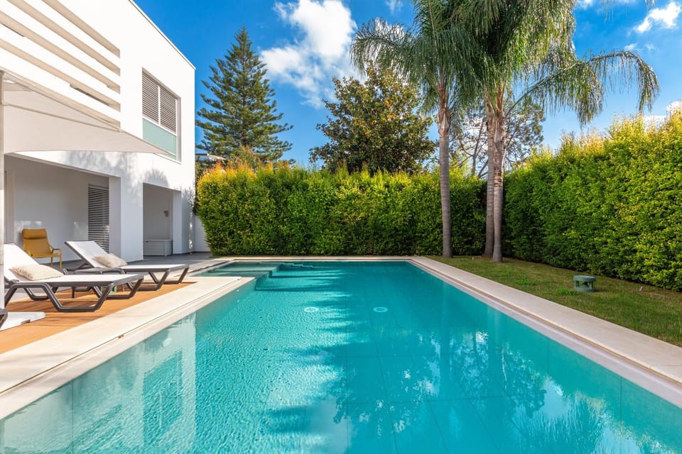Property building, Patio, Day, Garden, Garden view, Pool view, Swimming pool, sunbed