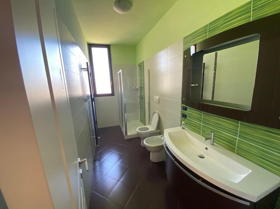 Shower, Toilet, Bathroom, bidet, hair dryier, towels