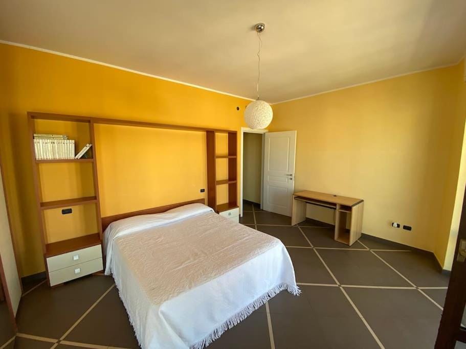 Bed, Balcony/Terrace, Photo of the whole room, Bedroom, internet, wardrobe, air conditioner