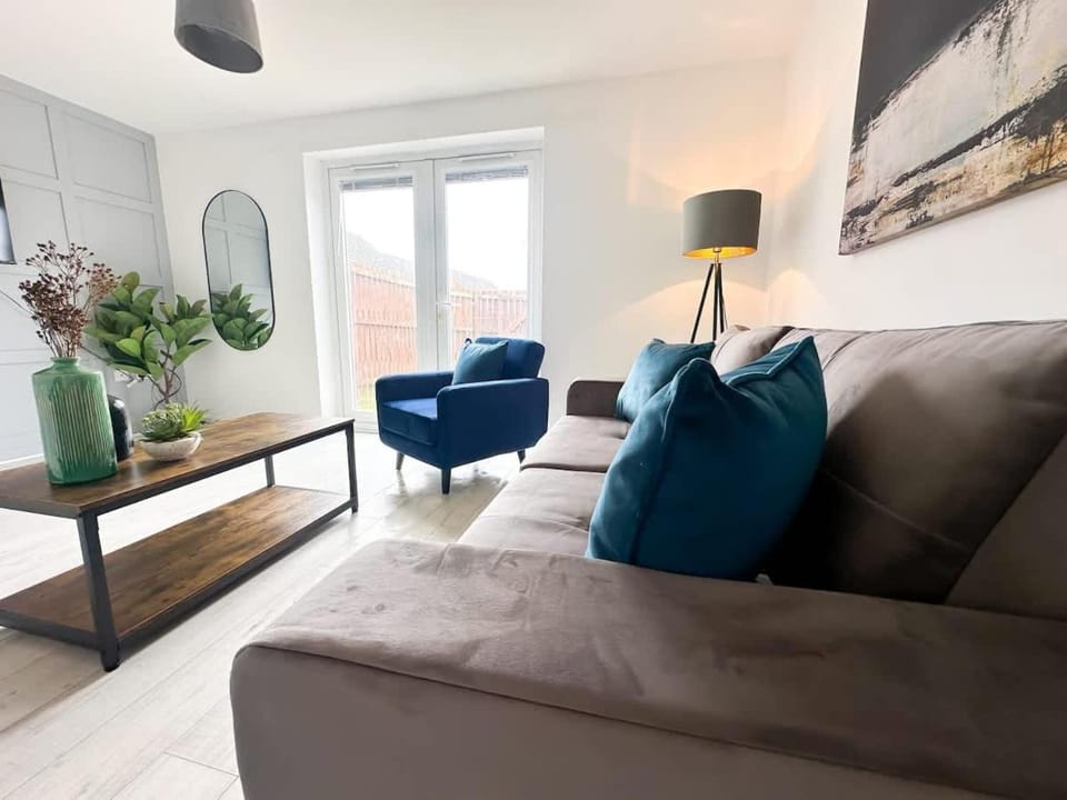 James House by Blue Skies Stays House in Middlesbrough