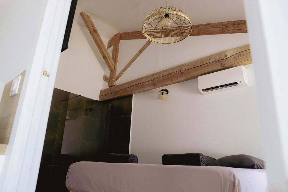 Bed, Bedroom, air conditioner