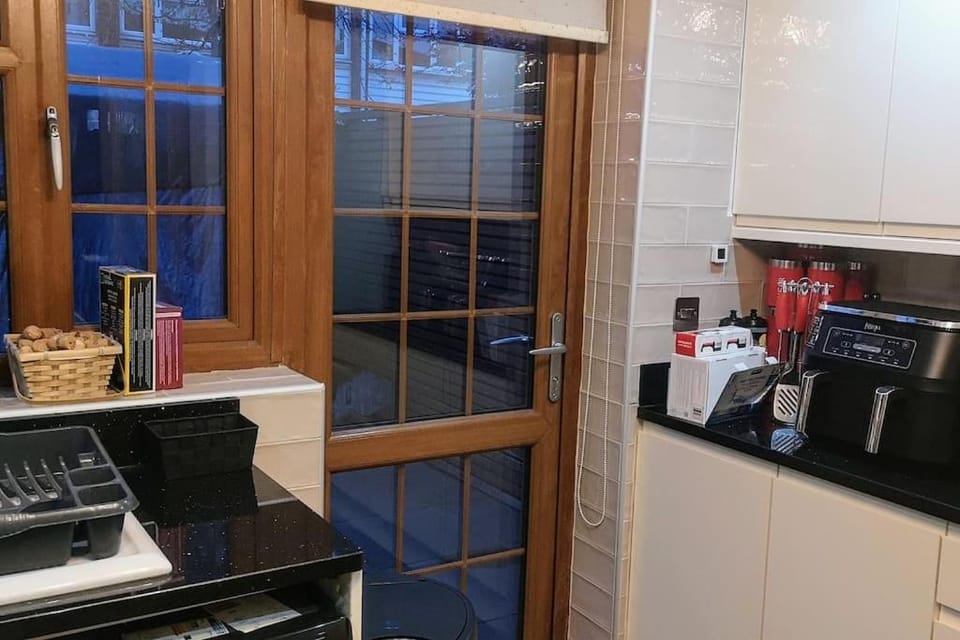 Cozy and warm family home House in Croydon